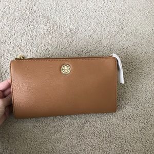 Tory Burch Crossbody Wallet Bark color